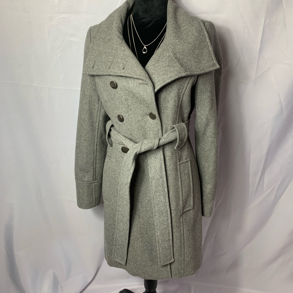 NY&Co wool coat is in excellent condition. 65% wool, 26% polyester, 9% rayon.